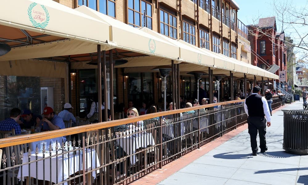 Lauriol Plaza image 3