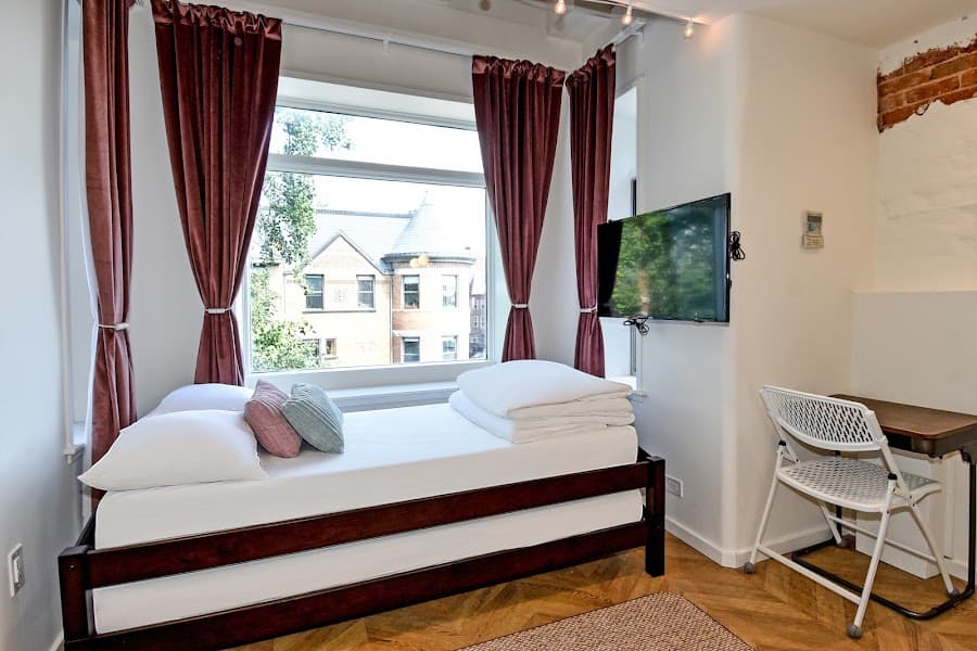 HighRoad Hotel image 2