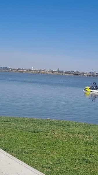 Washington Sailing Marina image 2