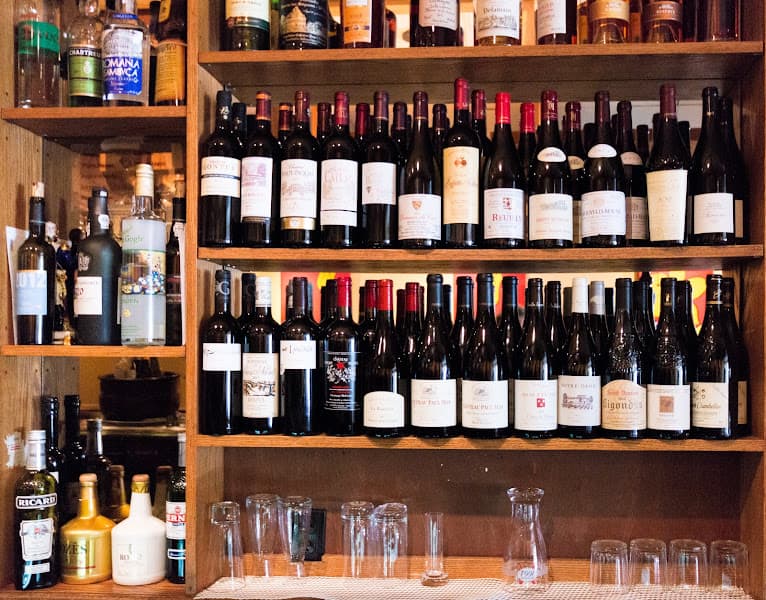 Bistrot Lepic & Wine Bar - French Cuisine Restaurants