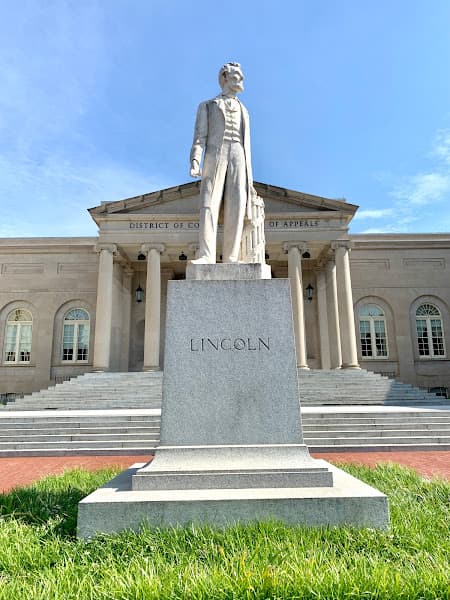 Abraham Lincoln Statue - National Monuments