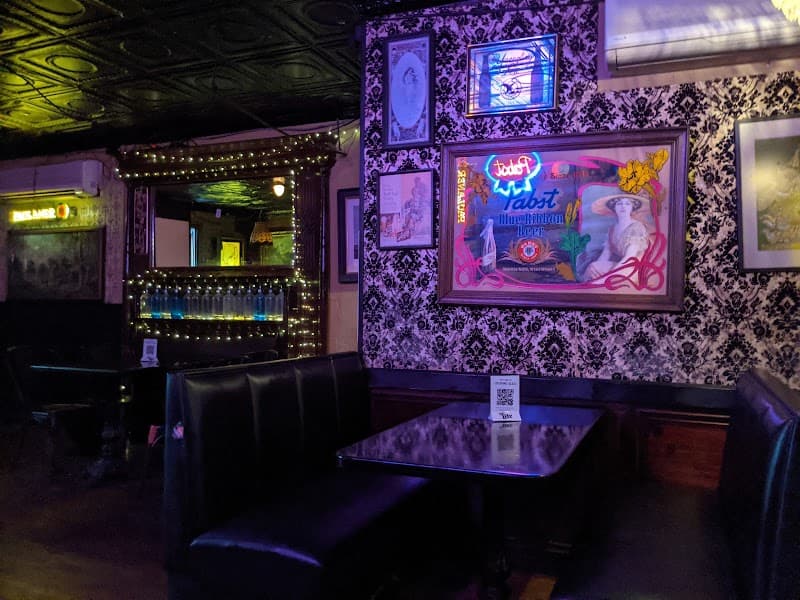 Looking Glass Lounge image 3