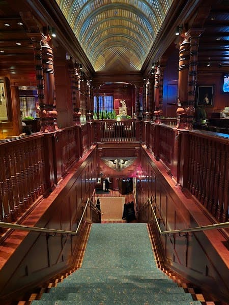 Clyde's of Gallery Place image 4