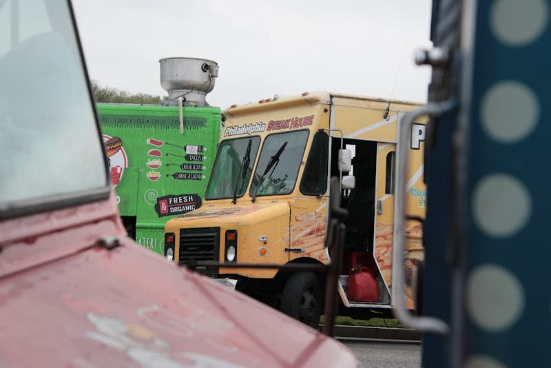 Maryland Avenue Food Trucks - Food Truck Dining