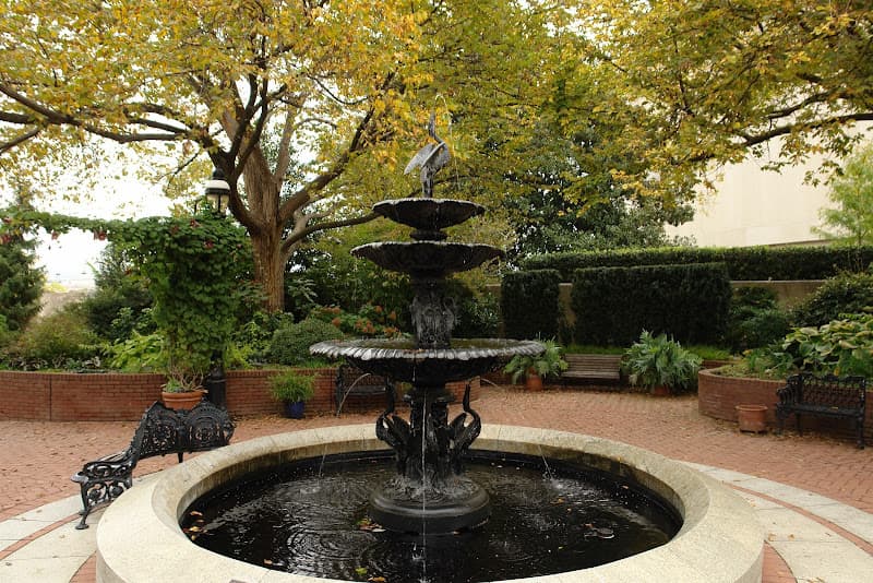 Kathrine Dulin Folger Rose Garden - Gardens