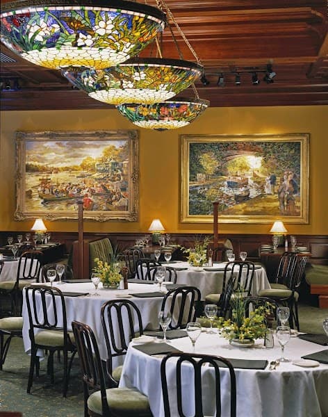 Clyde's of Gallery Place image 3