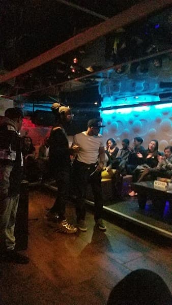 Pure Lounge image 3