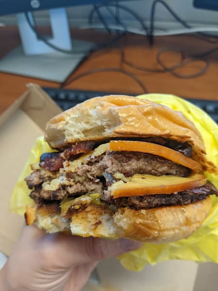 CaliBurger - Food Truck Dining