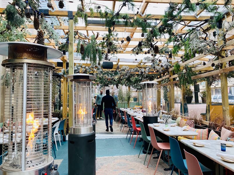 Residents Cafe & Bar - Outdoor Dining