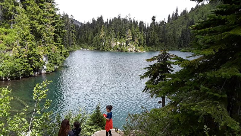 Bench Lake - Pretty Lakes