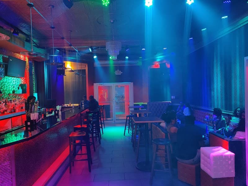Skylit Lounge image 4