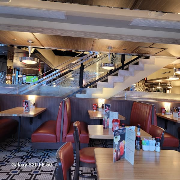 Silver Diner - Family Dining Restaurants